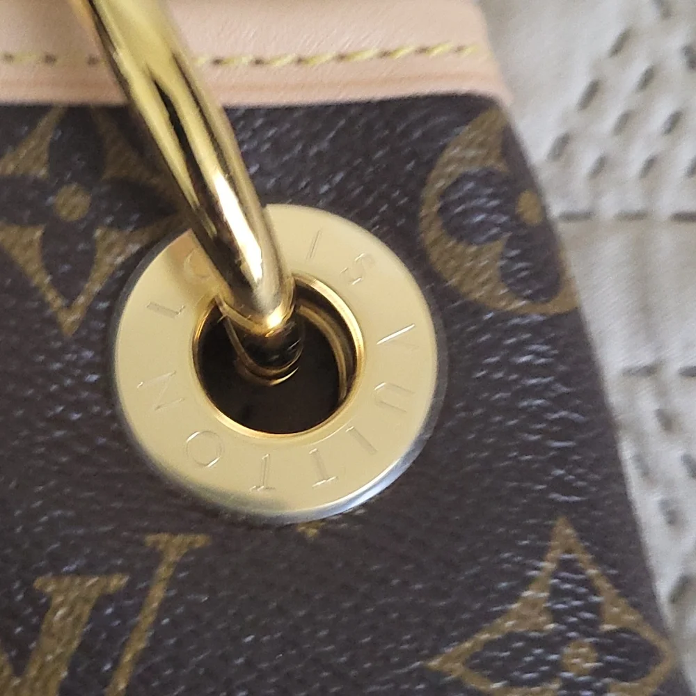 Authentic Louis Vuitton - Picture 4 of 10